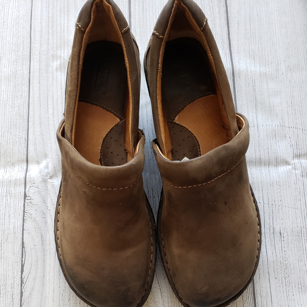 Pre owned leather BORN clogs in size 8.